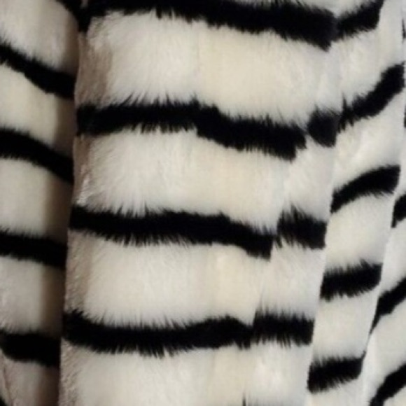 GAP Faux Fur Black/White Stripe Coat NEW - Picture 8 of 9